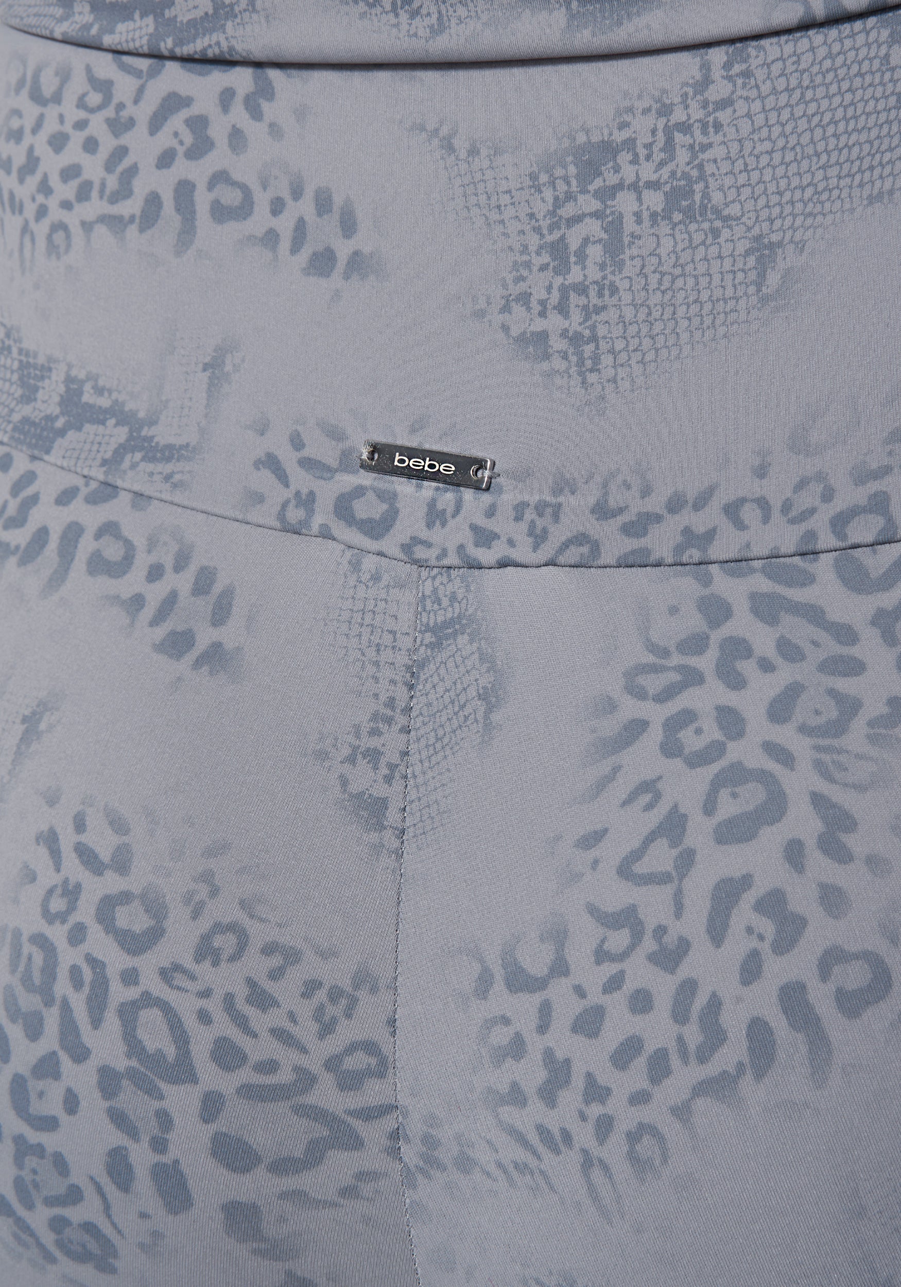 Bebe Logo Foiled Print Knit Legging - Image 4